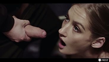 Молодая Тиффани заморожена, изнасилована и отсосала хуй