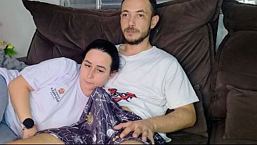 Шалунья сестрёнка с широкими бедрами ублажает после школы