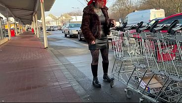 Сучка трахает стажера на работе, секс без презика